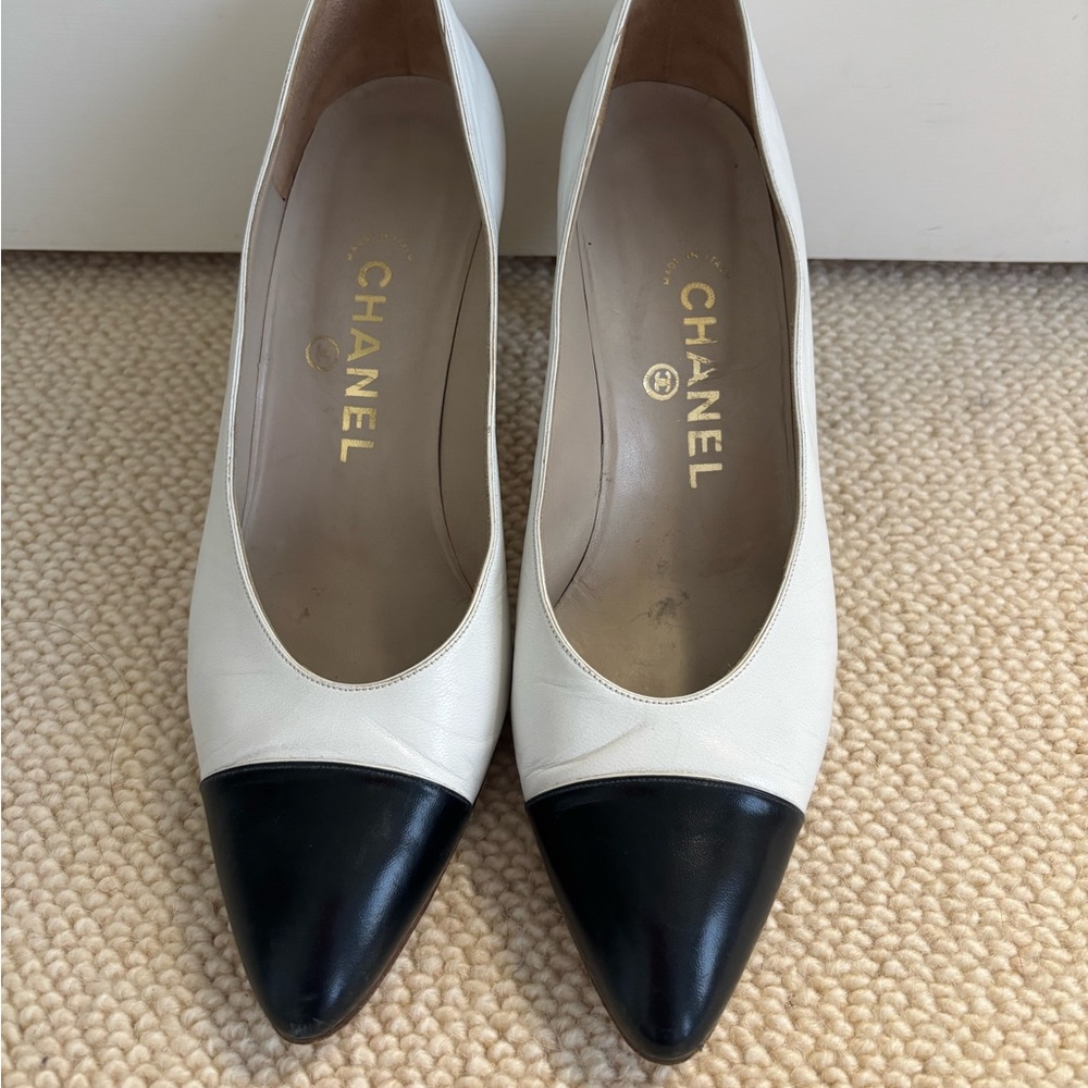 Vintage CHANEL Women's Two-Tone Black and White Heels